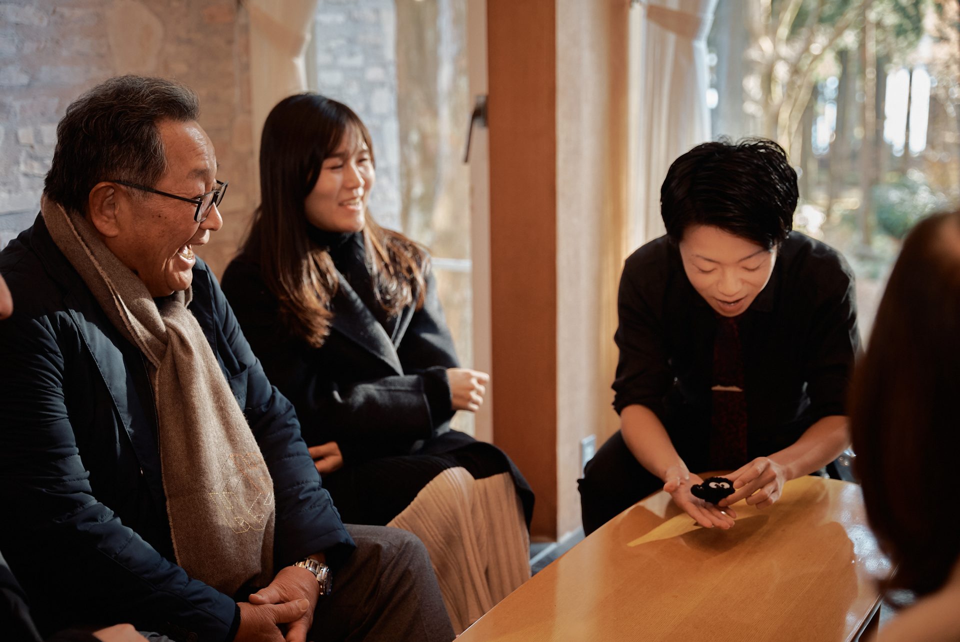 歓送迎会の余興が感動で包まれる！「感謝」を伝えるマジックショー演出3選